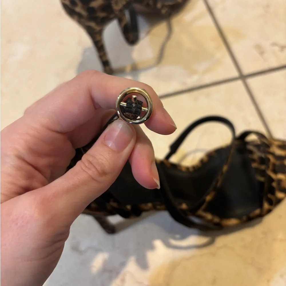 Elegant Black and Brown Stiletto Heels with Animal Print - Picture 4 of 5